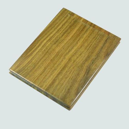 現(xiàn)在很多人喜歡用木質(zhì)材料做家具。