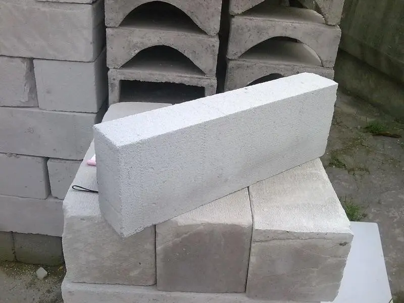 農(nóng)村自建房用輕質(zhì)磚。
